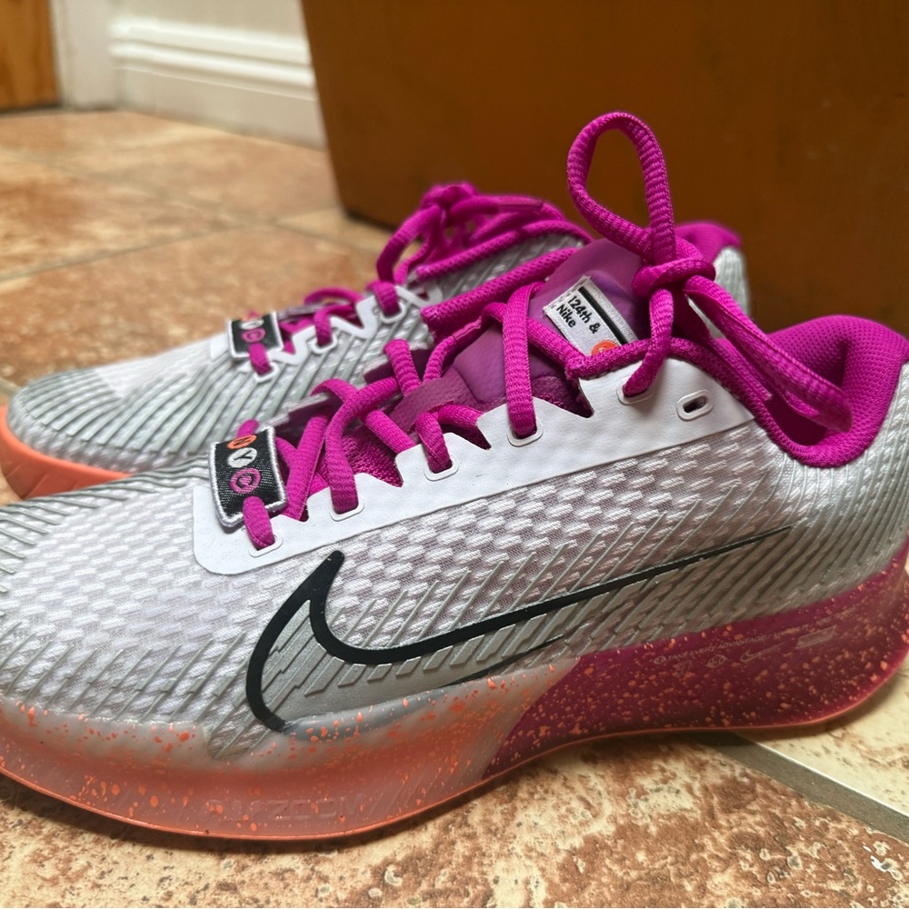 Nike vapor 11 Women's white, Pickelball, tennis Shoes
#pickelball
#tennis